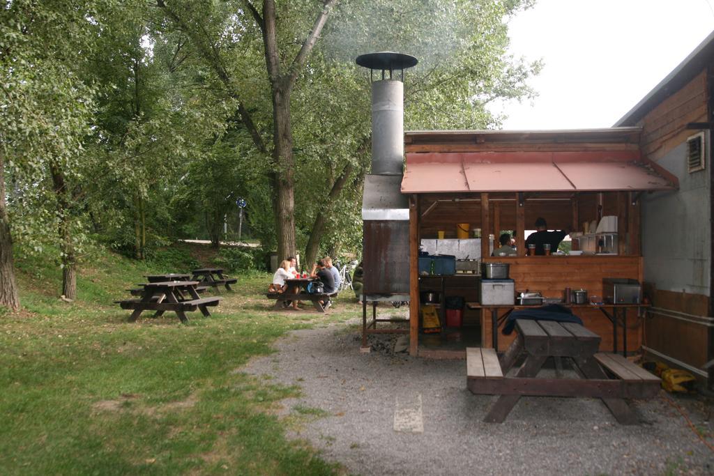 Hostel Boathouse Prága Kültér fotó